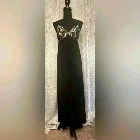 Ambrielle Other - Beautiful Vintage black and silver maxi nightgown/Dress